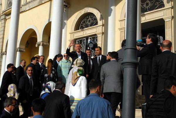 Erdoğan İzmir'de Valiliği Ve Büyükşehir'i Ziyaret Etti