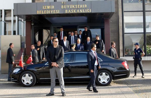 Erdoğan İzmir'de Valiliği Ve Büyükşehir'i Ziyaret Etti