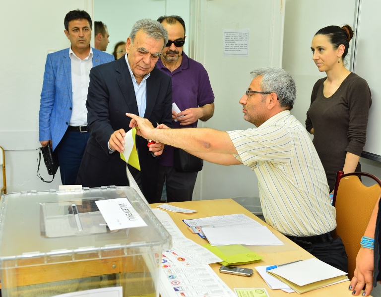 Başkan Kocaoğlu, “Barış, adalet ve demokrasi” diledi