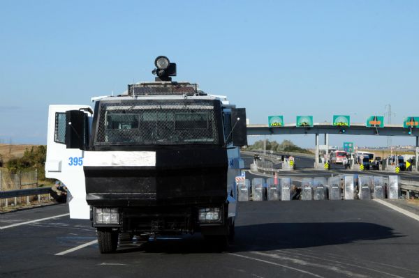 Silivri'ye çıkan otobanlar kapatıldı