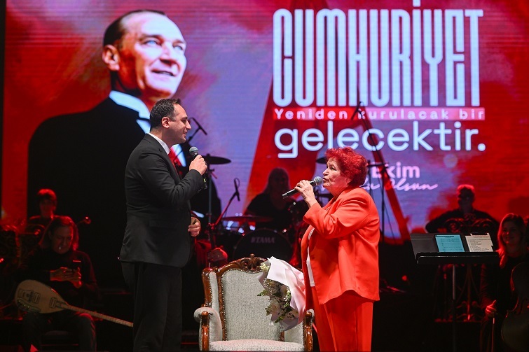Bornova’da tarihi gece